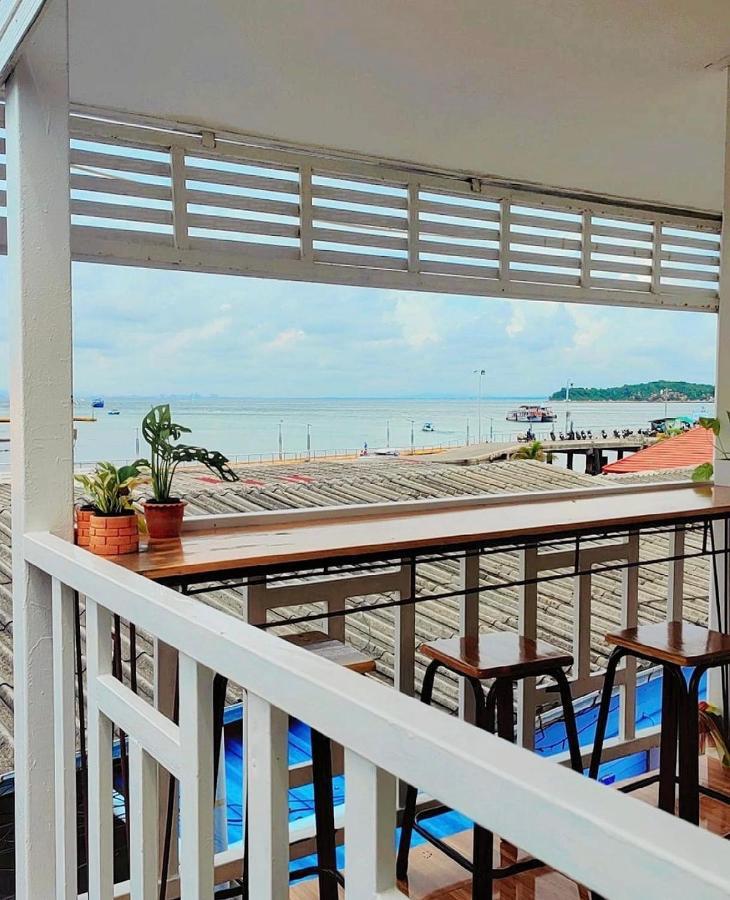 Baan Tipsukon Bed and Breakfast Koh Larn Exteriör bild