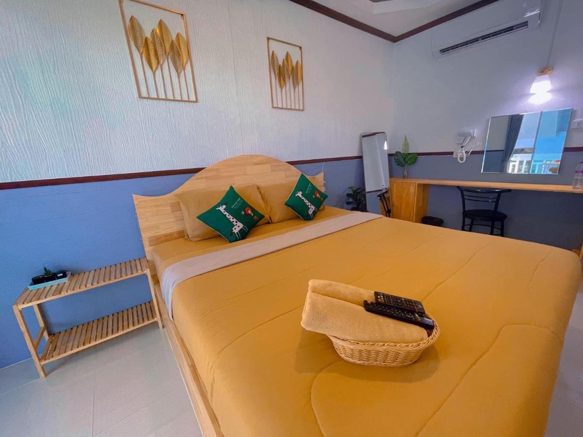 Baan Tipsukon Bed and Breakfast Koh Larn Exteriör bild