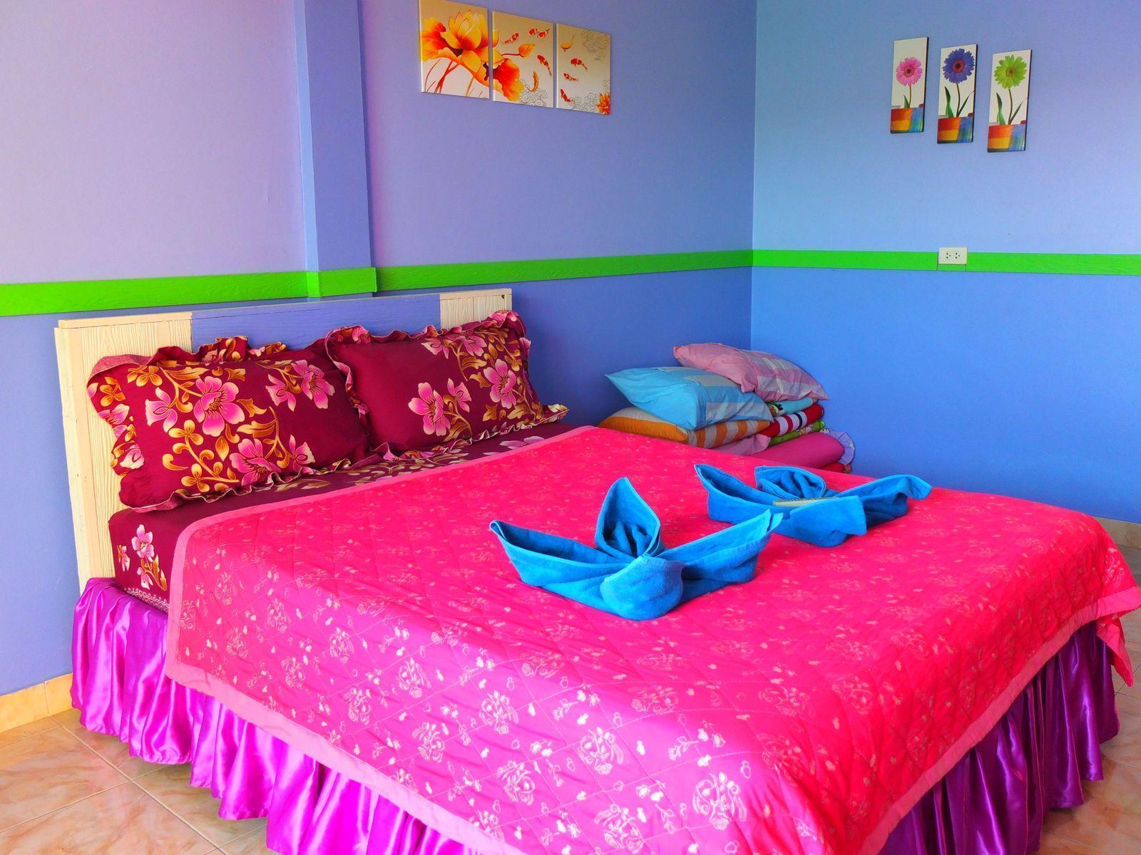 Baan Tipsukon Bed and Breakfast Koh Larn Exteriör bild