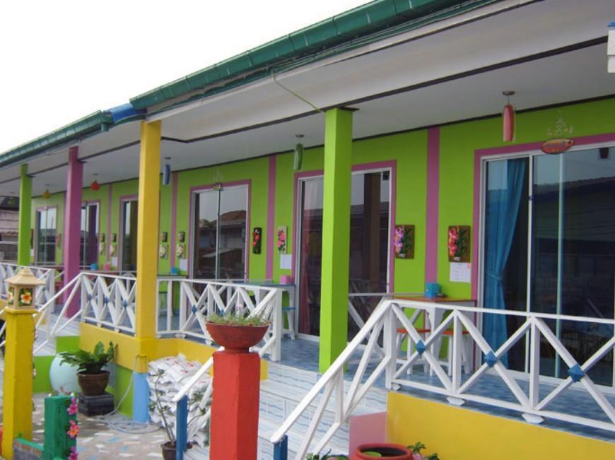 Baan Tipsukon Bed and Breakfast Koh Larn Exteriör bild
