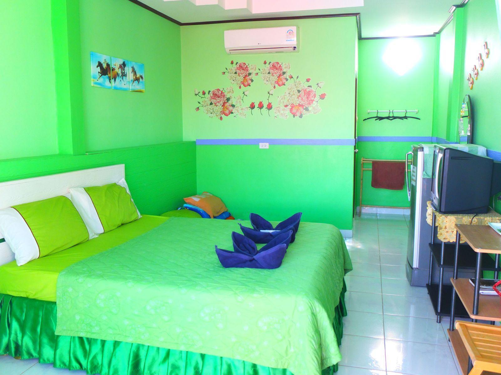 Baan Tipsukon Bed and Breakfast Koh Larn Exteriör bild